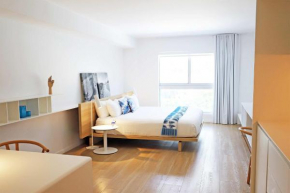 Beachside Studio with Pool Parking & Beach Service in Bal Harbour Miami Beach